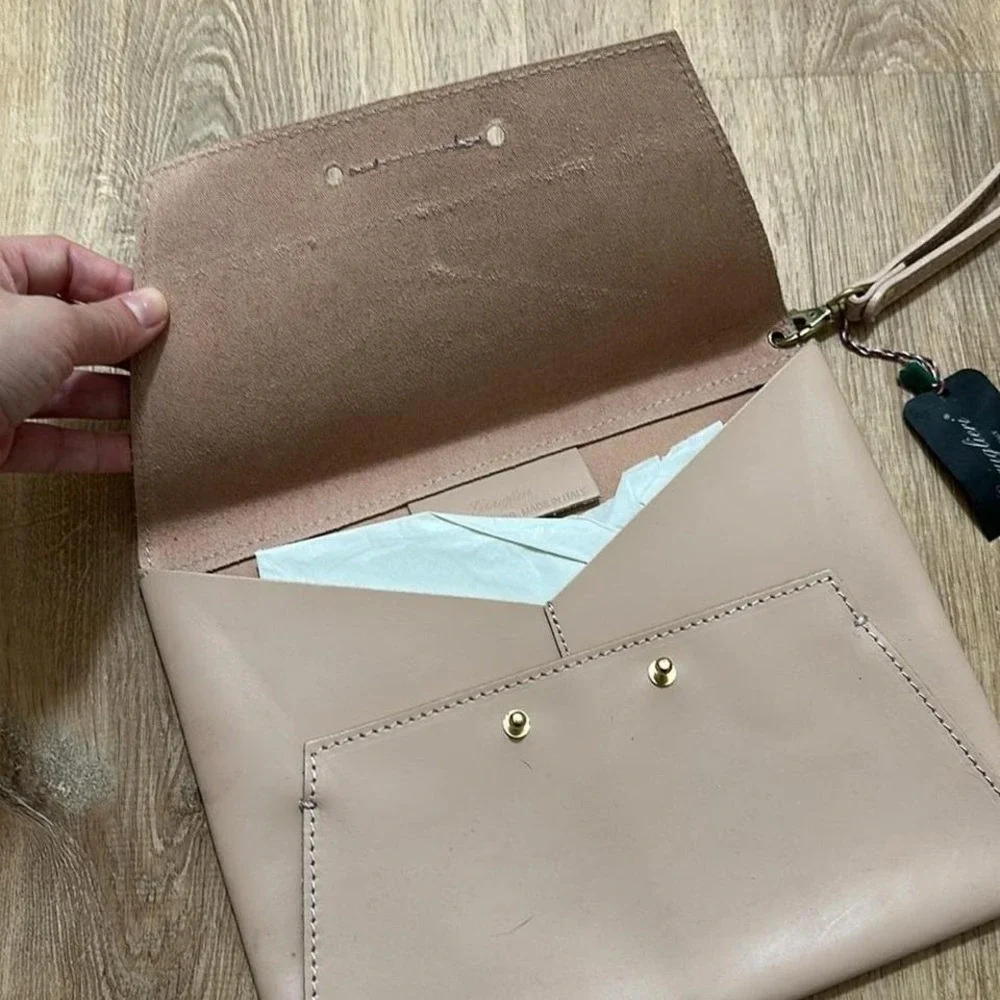 Garuglieri |‎ NEW Italy Nude Beige Blush Leather Envelope Wristlet Clutch Bag